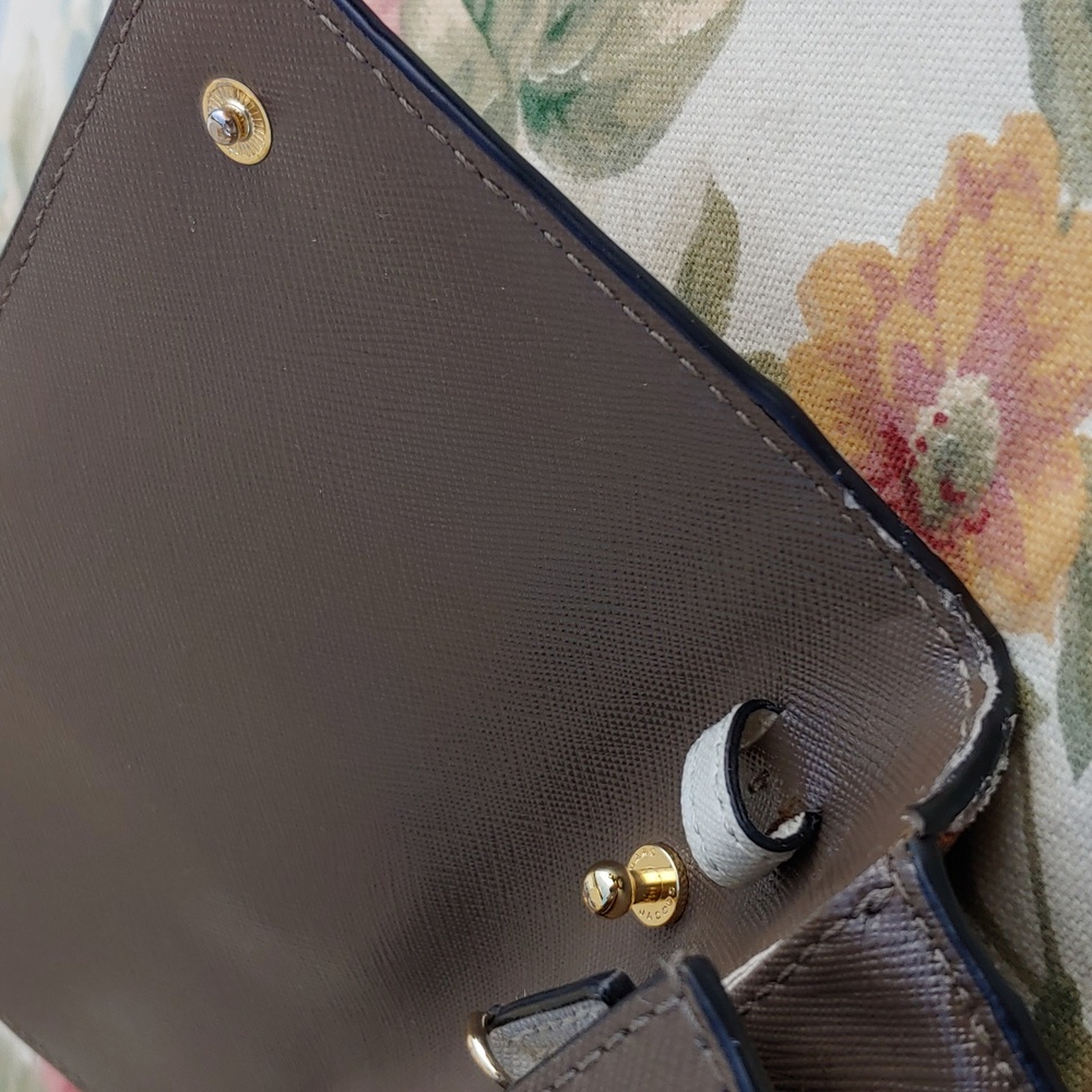 Marc Jacobs Tan and Brown Saffiano Leather Fold Clutch Wallet - Picture 14 of 17